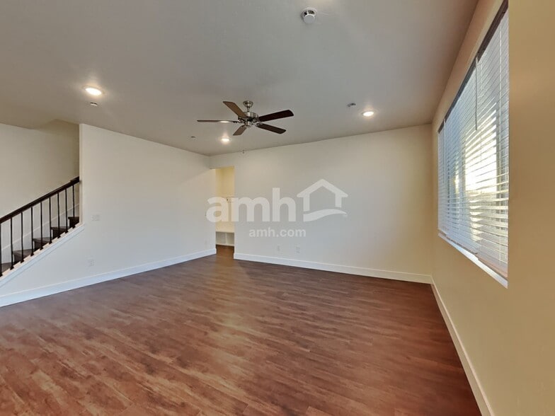 Building Photo - 11502 W Mesquite St