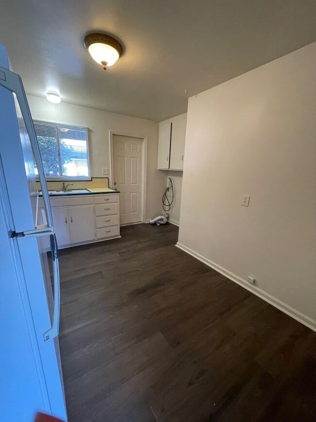 Building Photo - Gardella Duplex