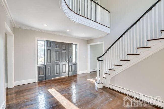 Building Photo - 55 Devon Rd