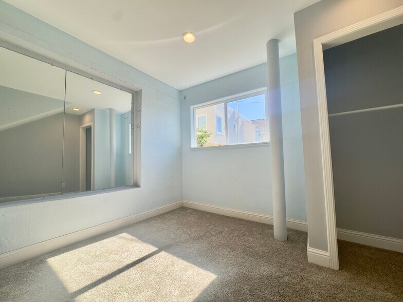 Building Photo - 8109 Ney Ave