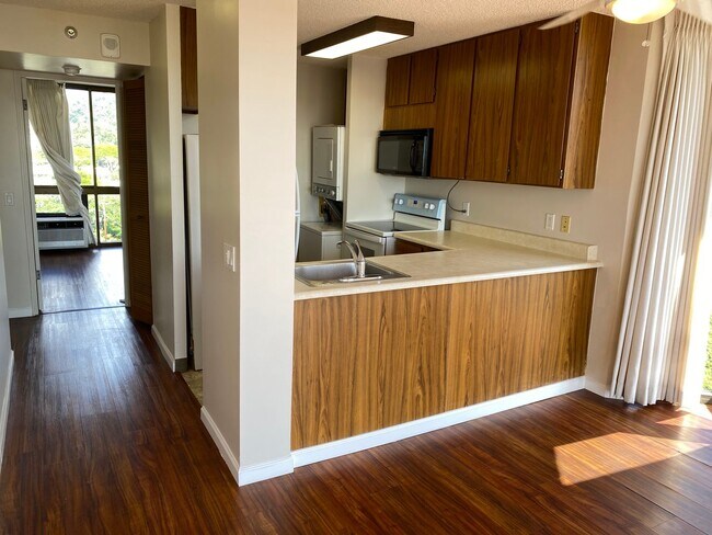 Building Photo - 2040 Nuuanu Ave