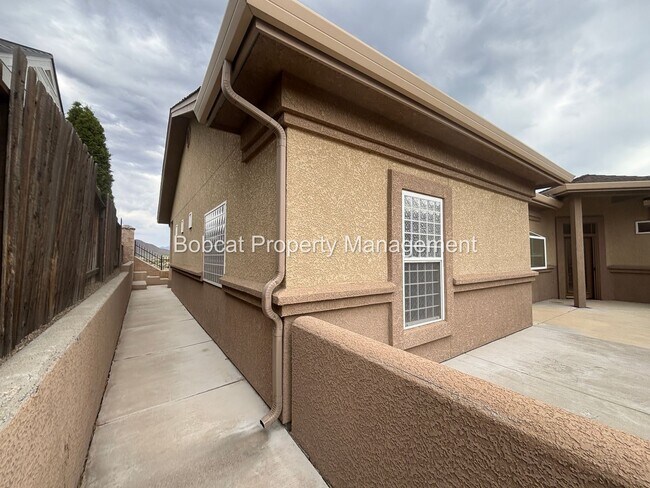 Building Photo - Golf Course Living with Mountain Views & Detached Casita
