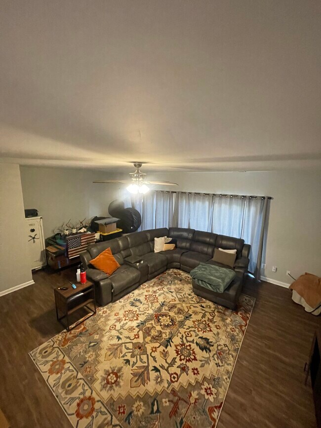 Building Photo - 412 Walnut Woods Dr