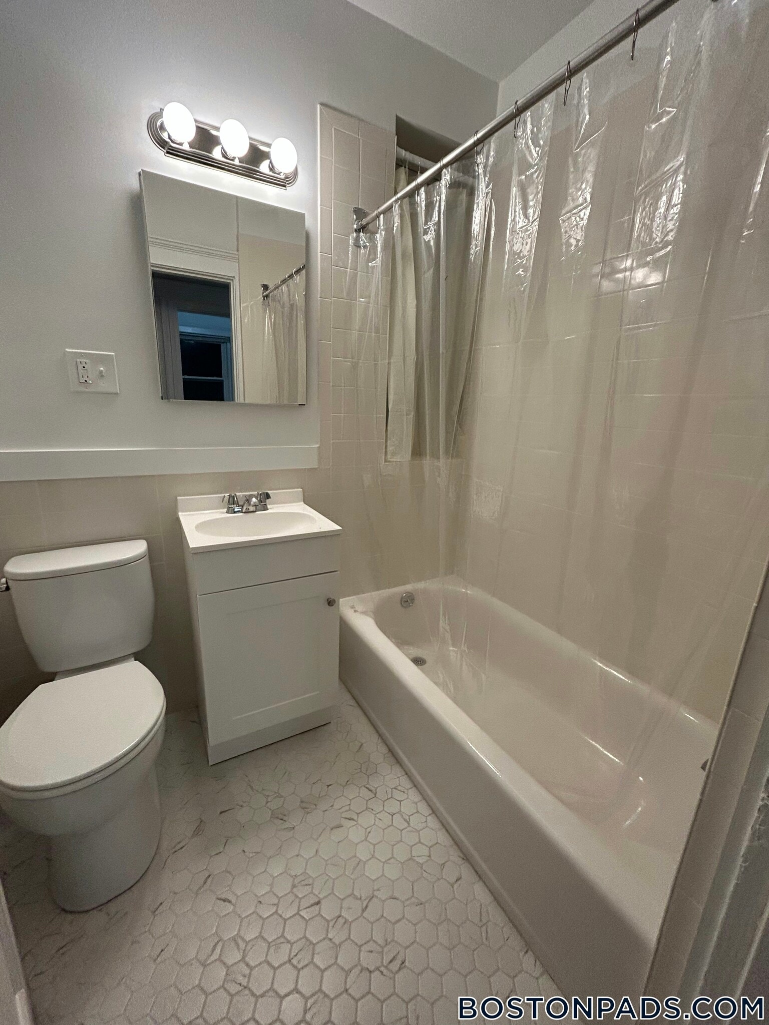 Building Photo - 143 Park Dr