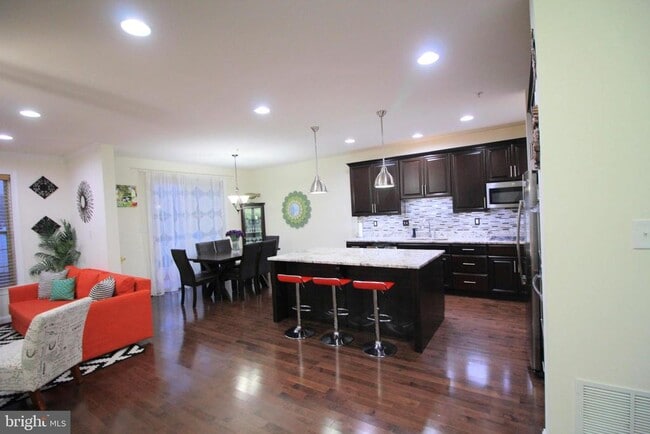 Building Photo - 4 Stonehaven Cir