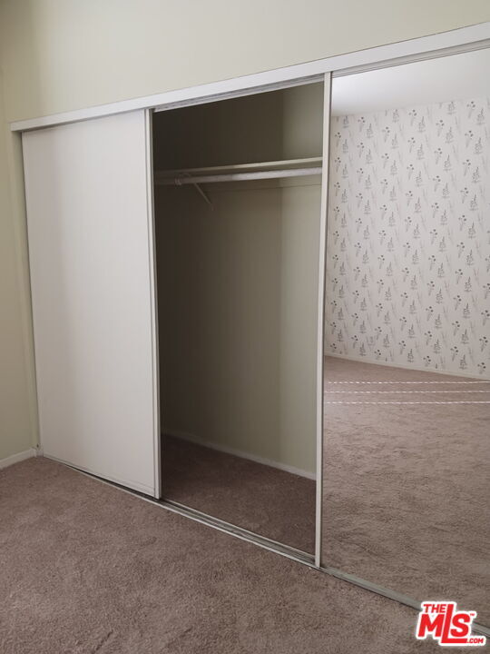 Building Photo - 533 S St Andrews Pl