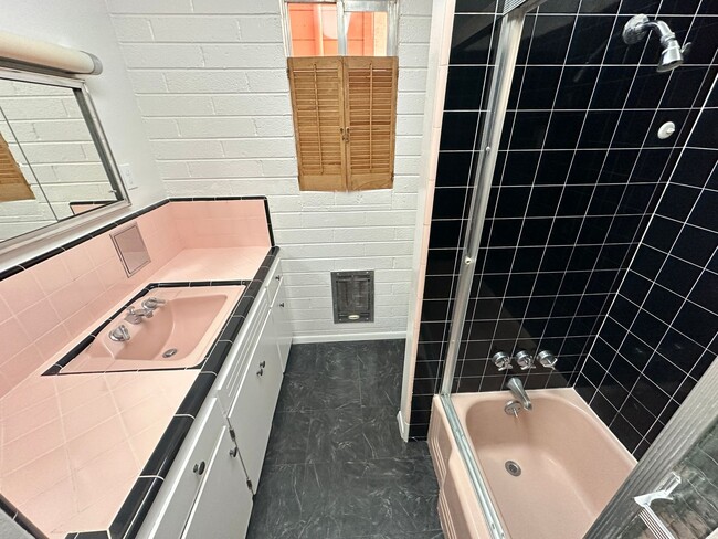 Building Photo - HOUSE - UPTOWN