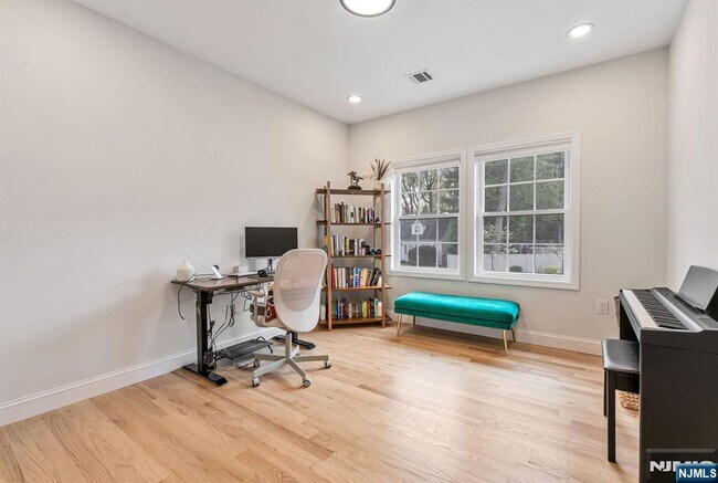 Building Photo - 765 6th Ave