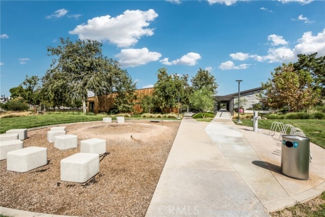 Building Photo - 783 Benchmark