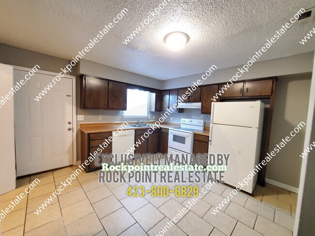Building Photo - 700 Roberta Dr