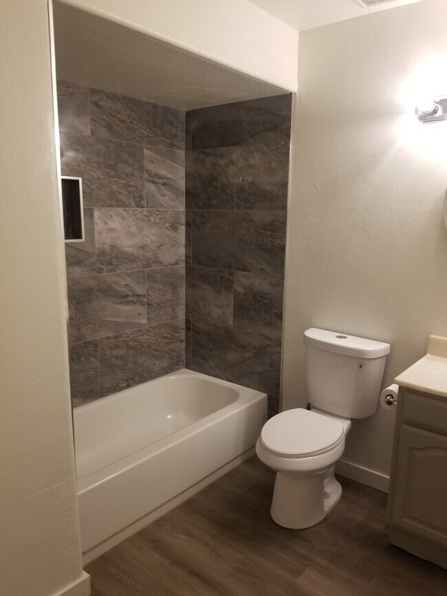 New tile bath - 1819 S Windsor