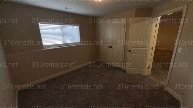 Building Photo - $1,850 - 4 bedroom / 3 bathrooms - Beautiful and Large Home!