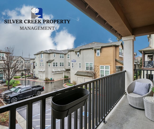 Building Photo - Beautiful Corner-Unit Townhome Near Downtown – 4 Bed | 3 baths
