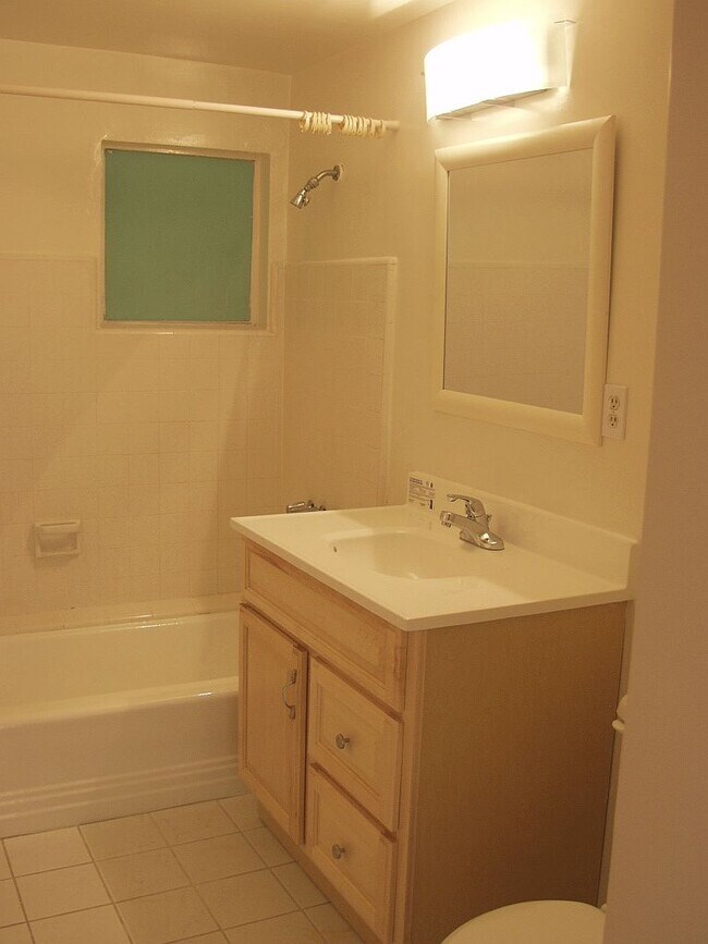 Building Photo - 1538 Franklin St