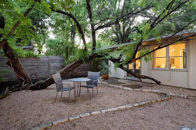 Building Photo - 2301 Westway Cir