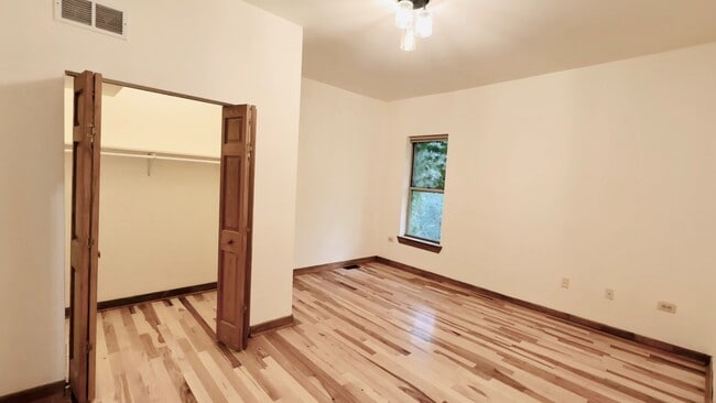 Building Photo - 6128 S Kenwood Ave