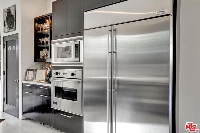 Building Photo - 2425 Clement Ave