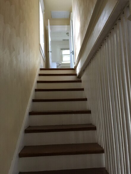 stairway - 827 W 37th St