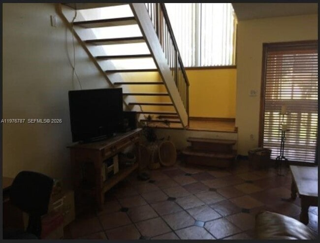 Building Photo - 655 W Park Dr