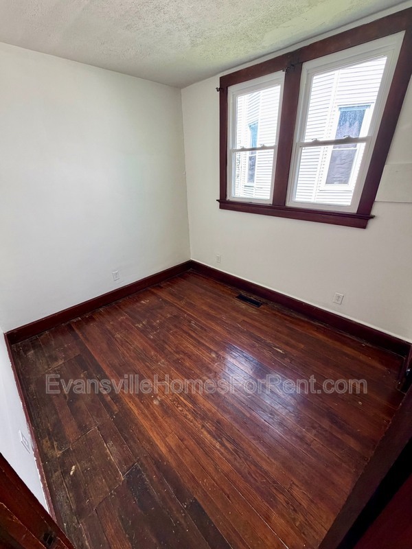 Building Photo - 924 SE 6th St