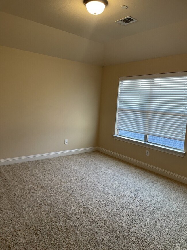 Building Photo - Very nice 3 bed Townhome in Plano!
