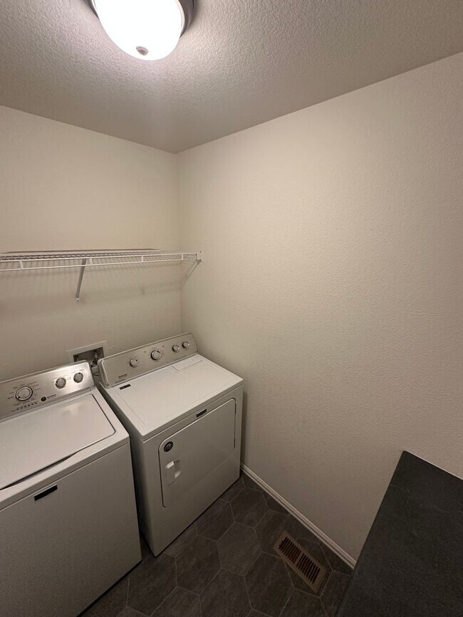 Building Photo - Beautiful 4bdrm Home In Severance