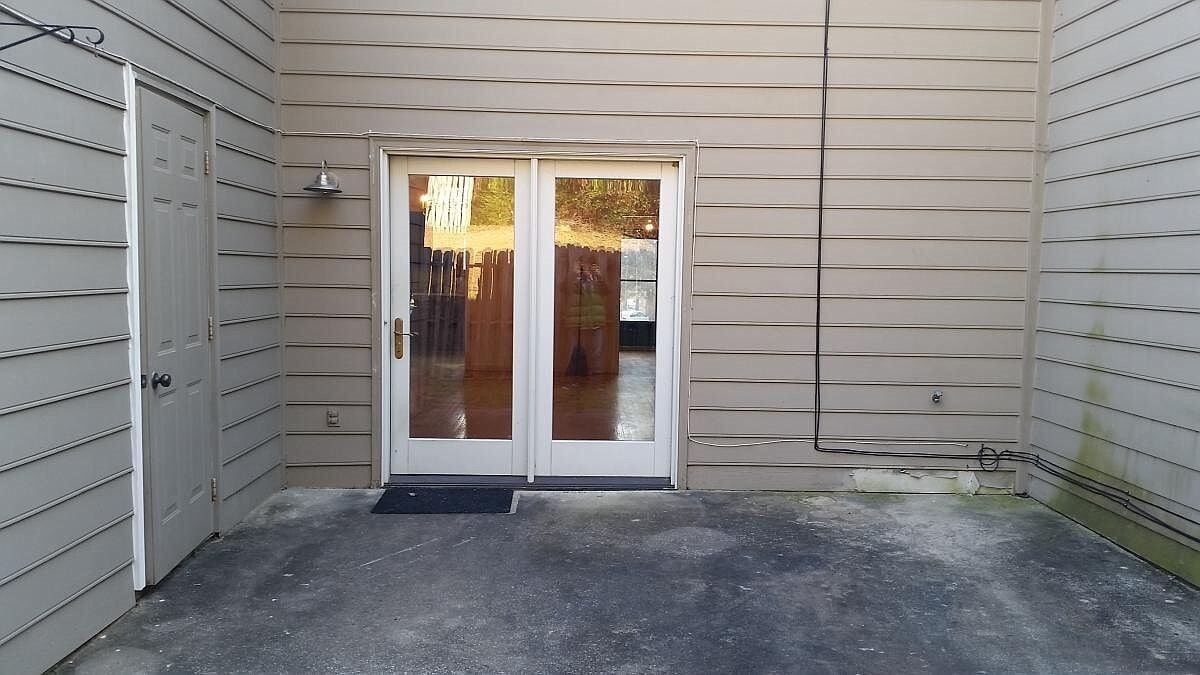 Building Photo - 601 Cedar Crest Dr