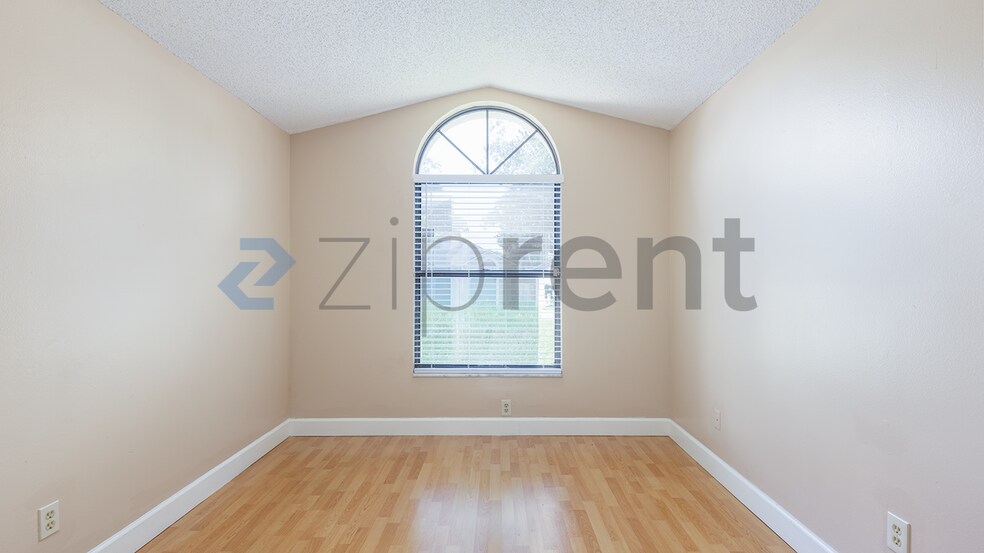 Building Photo - Unit