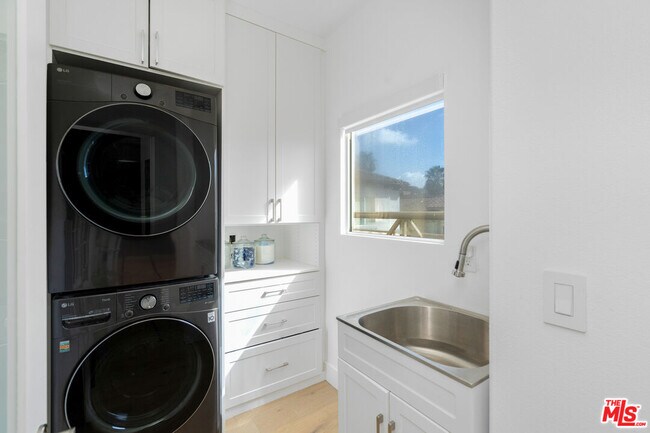 Building Photo - 5732 S Celedon Creek