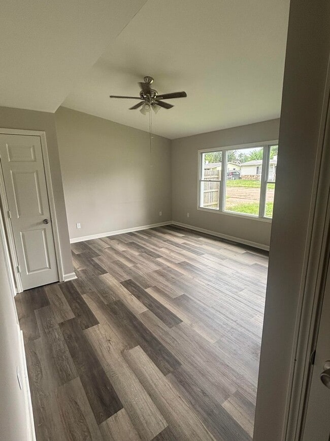 Building Photo - FOR RENT 3 bed 1 bath!