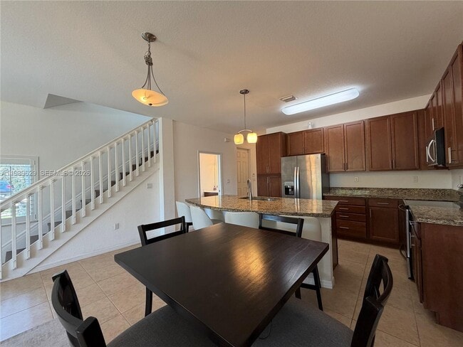 Building Photo - 6330 S Station Square