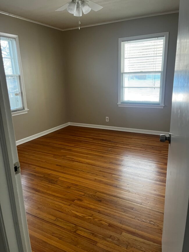 Building Photo - 3505 S Knoxville Ave