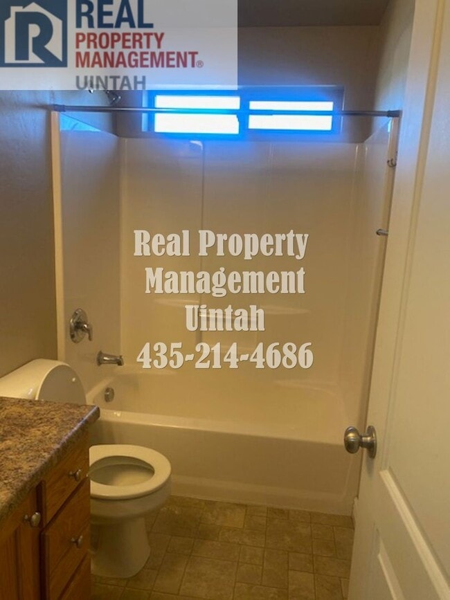 Building Photo - 3 Bed 2.5 bath Townhome