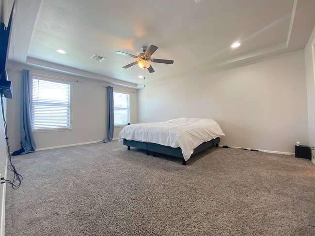 Building Photo - East El Paso 3 bed Refirg A/C