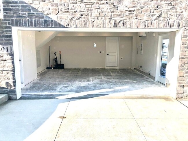 Building Photo - 201 Via Veneto