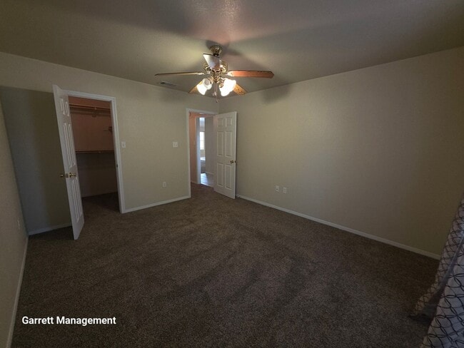 Building Photo - 2/2 Brick Townhome with Garage