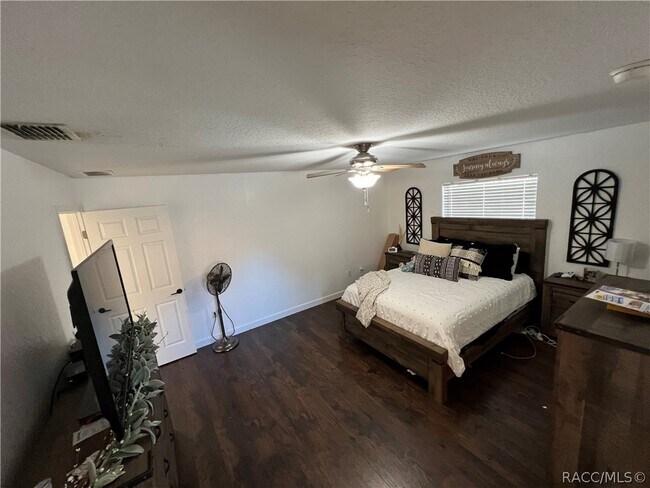 Building Photo - 1211 W Newbury St