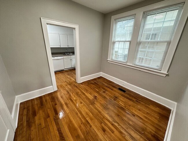 Building Photo - GREAT LOCATION  to DOWNTOWN AND the USC CAMPUS