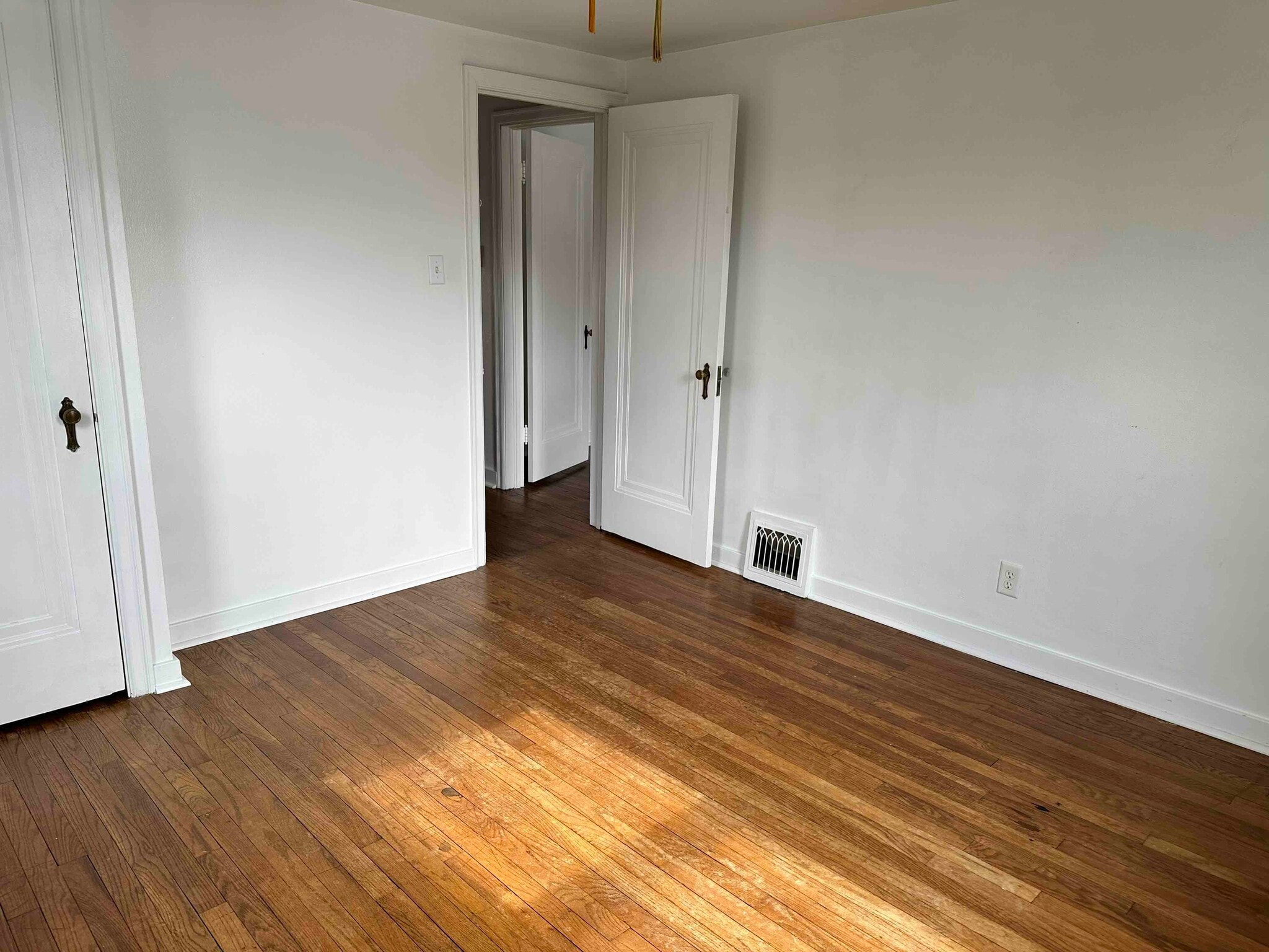 2nd bedroom - 1919 Columbia Ave