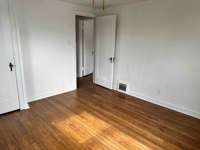 2nd bedroom - 1919 Columbia Ave