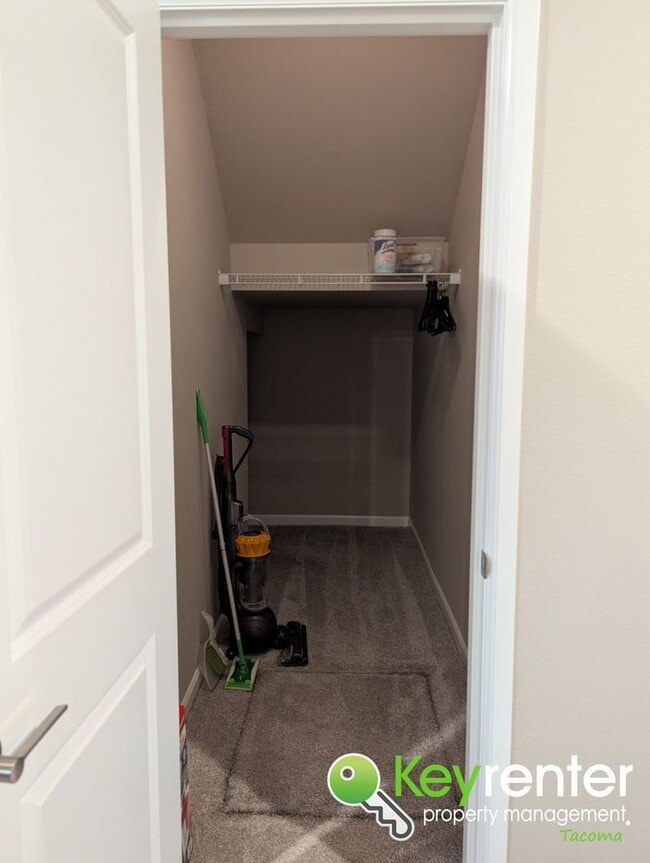 Building Photo - Spacious Northeast Tacoma 3 Bedroom Home for Rent Near Browns Point