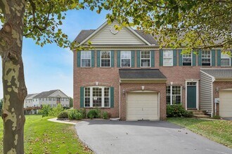 Building Photo - 3B/2.5B End Unit Townhome in Penns Manor A...