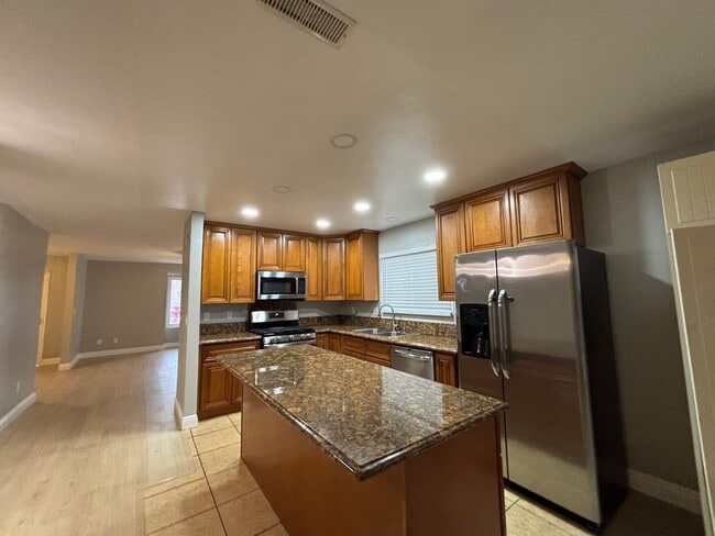 Building Photo - ***$500 Off the first months rent If you apply before the end of the January**** Beautiful and up...