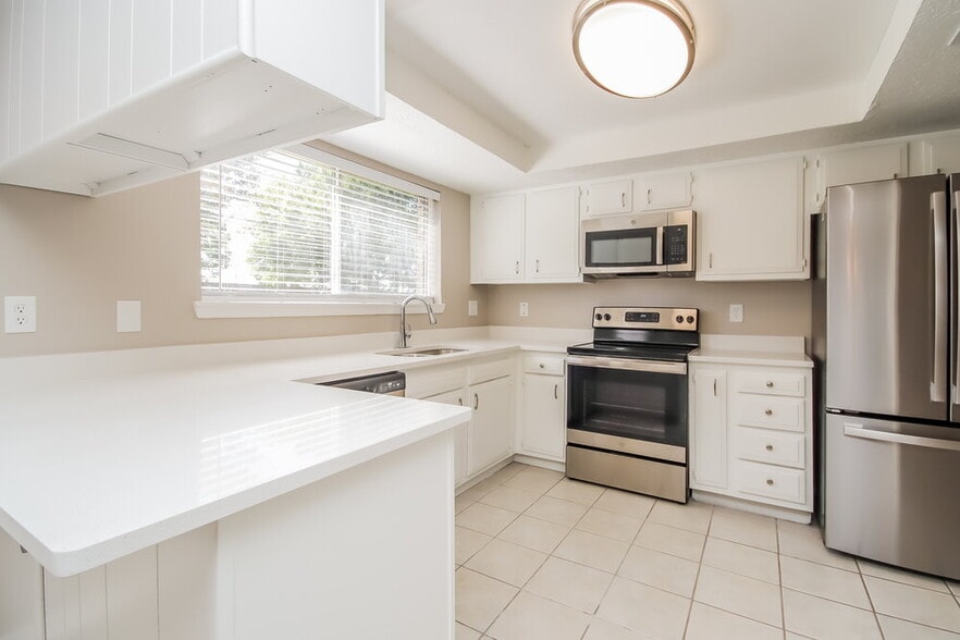 Building Photo - 6027 Leafwood Cir