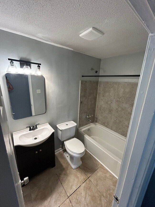 Building Photo - 5222 Longbranch Dr