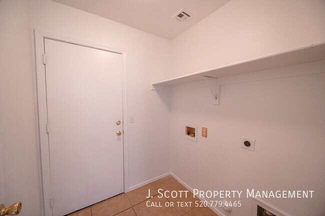Building Photo - 2174 W Kristina Ave