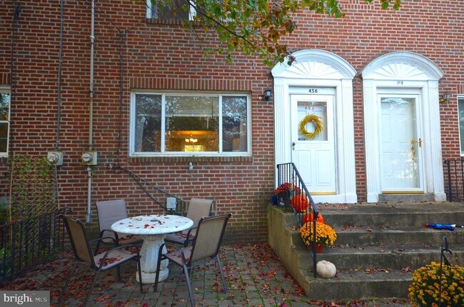 Building Photo - 456 Conger Ave