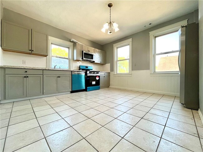 Building Photo - 105 Alverson Ave
