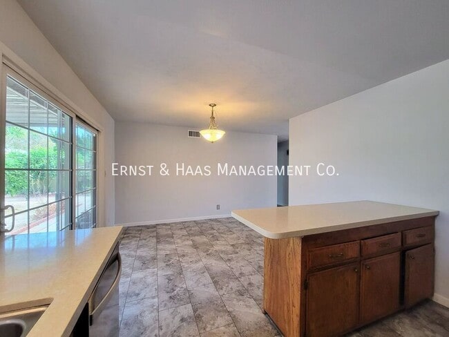 Building Photo - 10751 Andy St