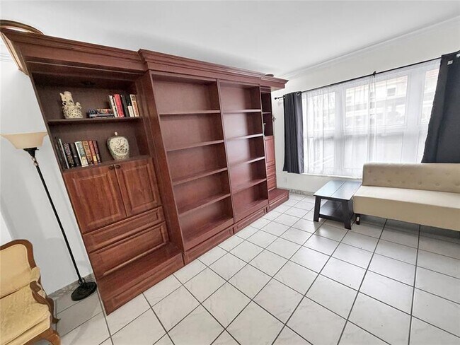 Building Photo - 405 N Ocean Blvd